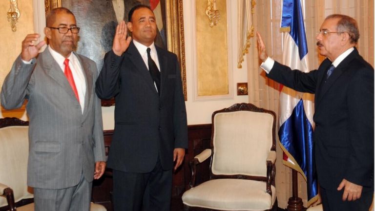 Presidente Danilo Medina juramenta a Radhamés Batista, como ministro consejero de República Dominicana en Cuba y a Norberto Rondón, embajador presidente del Consejo de Fronteras,