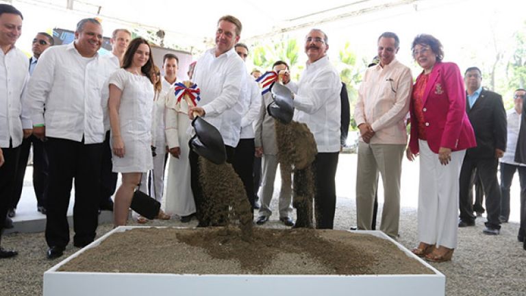 Danilo Medina en inicio construcción de Villa Park, del complejo Lifestyle Holidays Vacation Resort en Puerto Plata