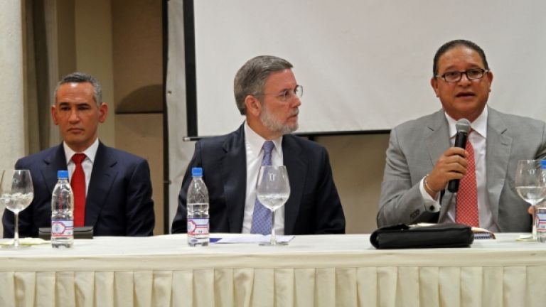 Director de la CAASD, Alejandro Montás; portavoz del Gobierno y director general de Comunicación, Roberto Rodríguez Marchena y el director del INAPA, Alberto Holguín