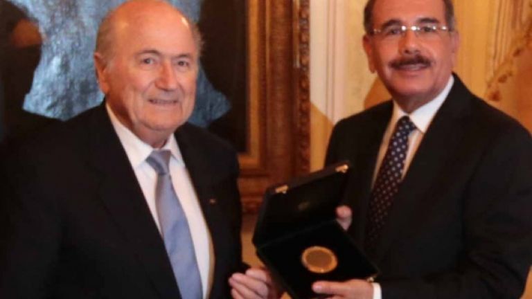 Danilo Medina y Joseph S. Blatter, 