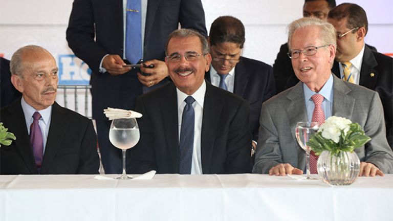 Presidente Danilo Medina; el presidente del Grupo Corripio, Pepín Corripio y el director del periódico El Día, Rafael Molina Morillo