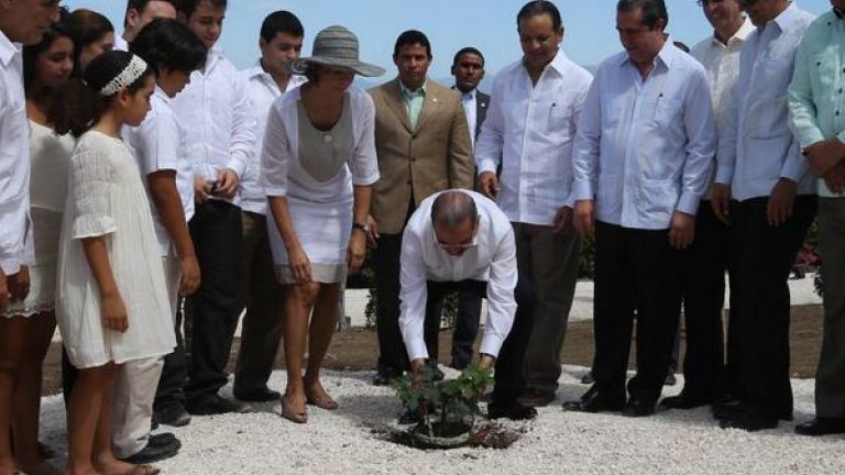 Danilo Medina durante el inicio del proyecto Ocoa Bay  
