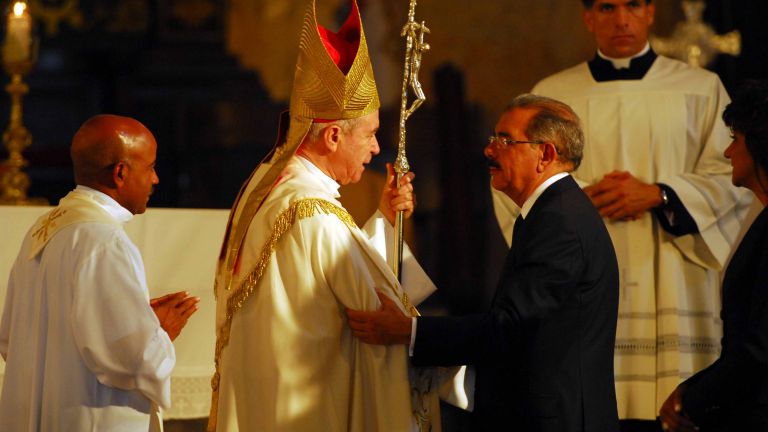 Presidente Danilo Medina conversa con el cardenal Nicolás de Jesús López Rodríguez durante el Tedeum en la Catedral