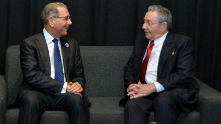 Danilo Medina y Raúl Castro
