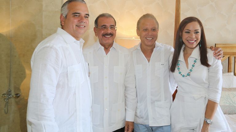 Danilo Medina junto a ejecutivos del proyecto inmobiliario Riviera Azul 