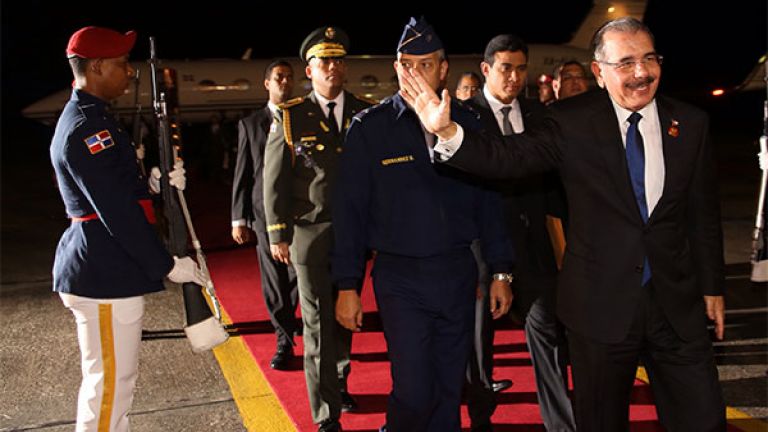Presidente Danilo Medina llega al país desde Cuba