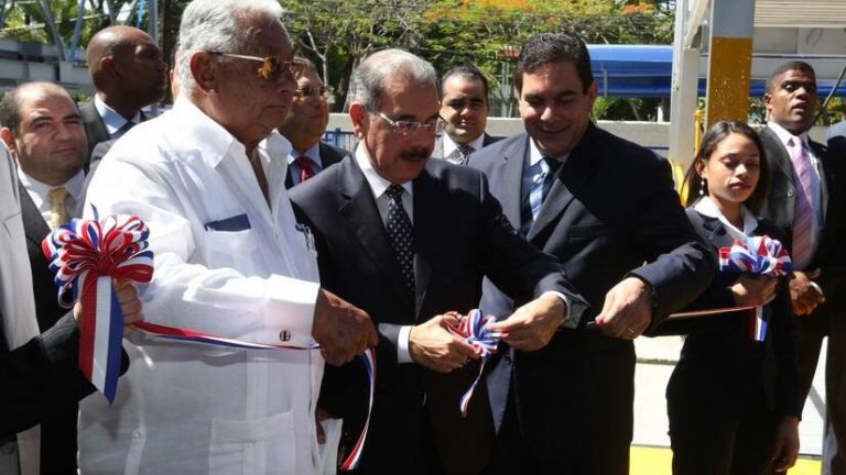 Presidente Danilo Medina corta la cinta simbólica