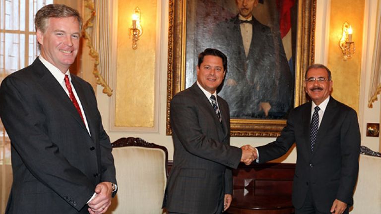 Danilo Medina junto a a ejecutivos de alto nivel de la empresa Coca Cola
