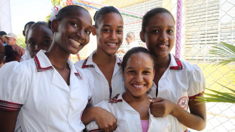 Estudiantes en escuela Santo Domingo
