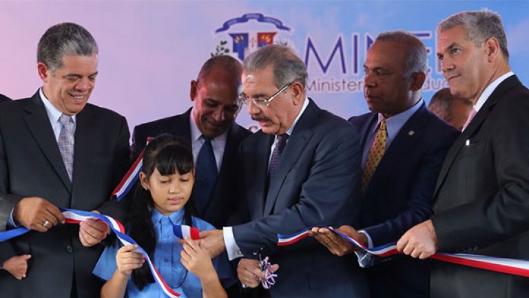 Presidente Danilo Medina realiza corte de cinta