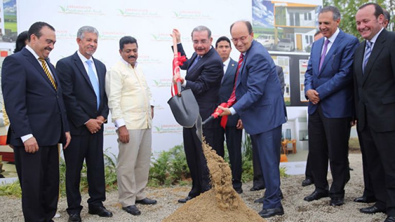 Danilo Medina da primer palazo viviendas Praderas del Norte