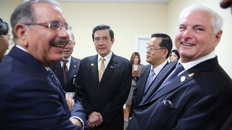 Presidente Danilo Medina y el jefe de Estado de Panamá, Ricardo Martinelli