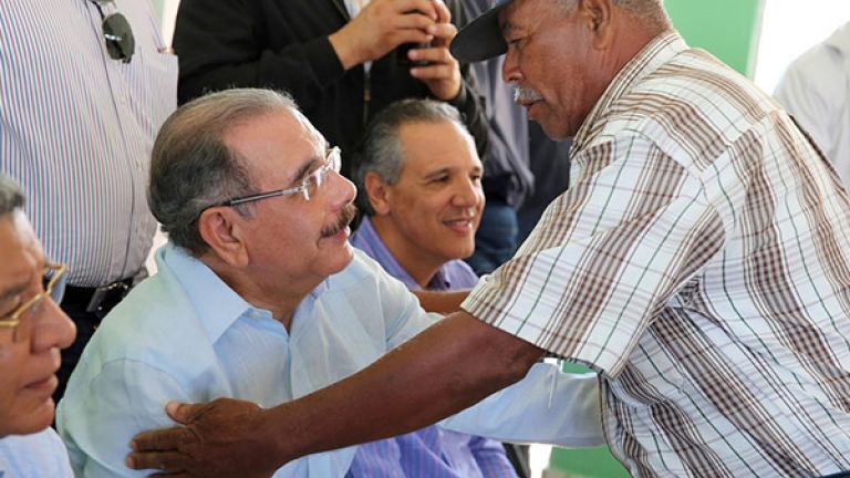 Danilo Medina y productores de arroz