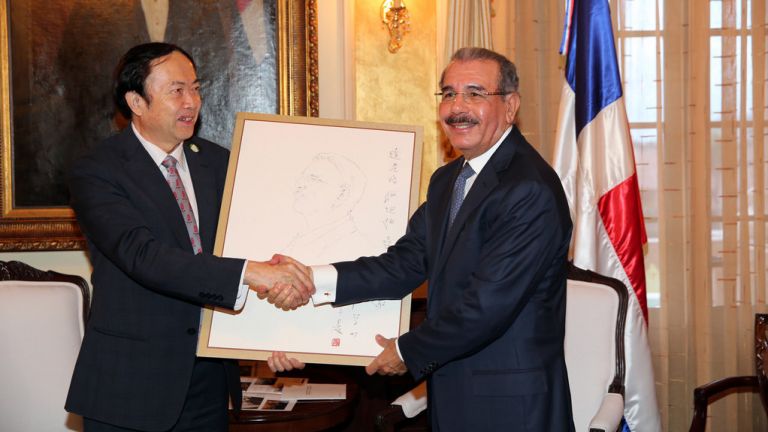 Danilo Medina y Jin Tai