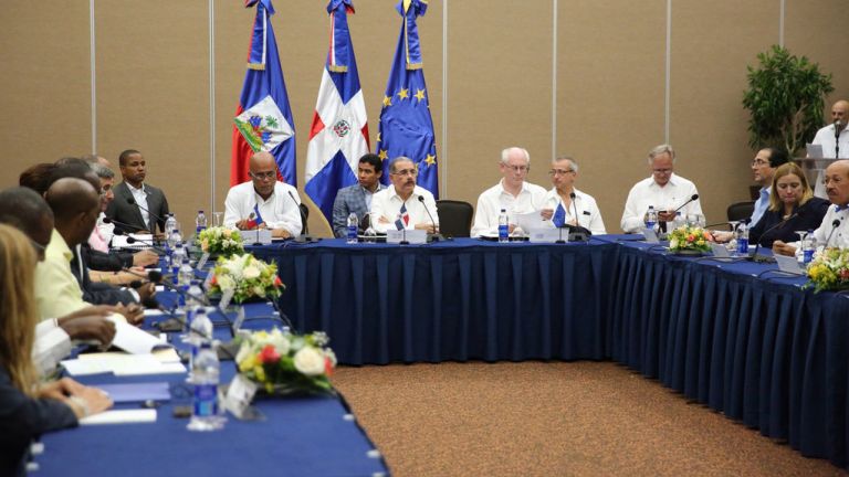 Danilo Medina en reunión trilateral