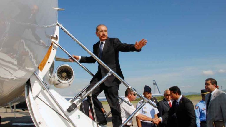 Danilo Medina sale a Ecuador 