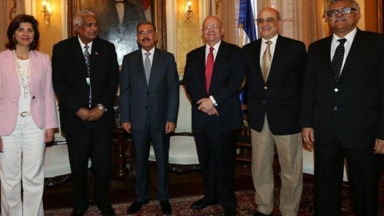 Presidente Danilo Medina y ejecutivos de las líneas aéreas