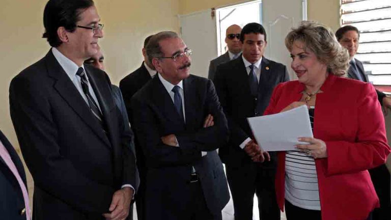 Danilo Medina junto a Gustavo Montalvo y Alexandra Izquierdo