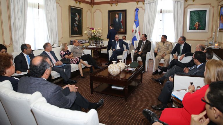  Presidente Danilo Medina y funcionarios