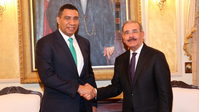 Presidente Danilo Medina y primer ministro de Jamaica, Andrew Holness, sostienen bilateral