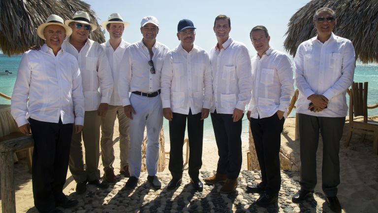 Un grupo de inversionistas en Bahia de las Aguilas