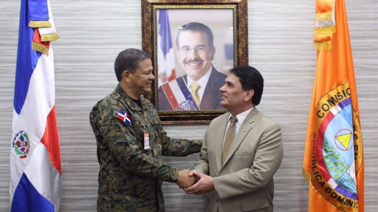 GB Rafael Carrasco ERD junto a embajador Paraguay, Pedro Sánchez Leguizamón.
