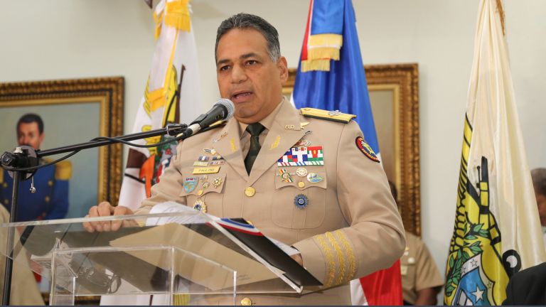 Ministro de Defensa, teniente general Rubén Paulino Sem