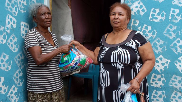 Comedores Económicos entrega alimentos en San Cristóbal 