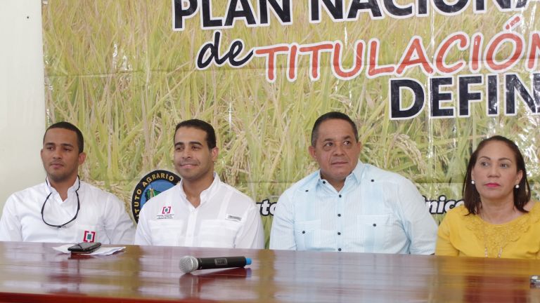 Directores del IAD, Emilio Toribio Olivo y de la CPTTE, José Dantés Díaz