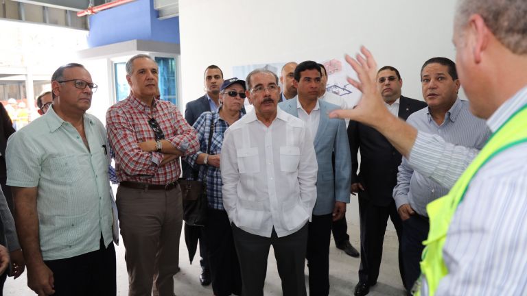 Presidente Danilo Medina recibe explicaciones avances Ciudad Sanitaria Luis Eduardo Aybar