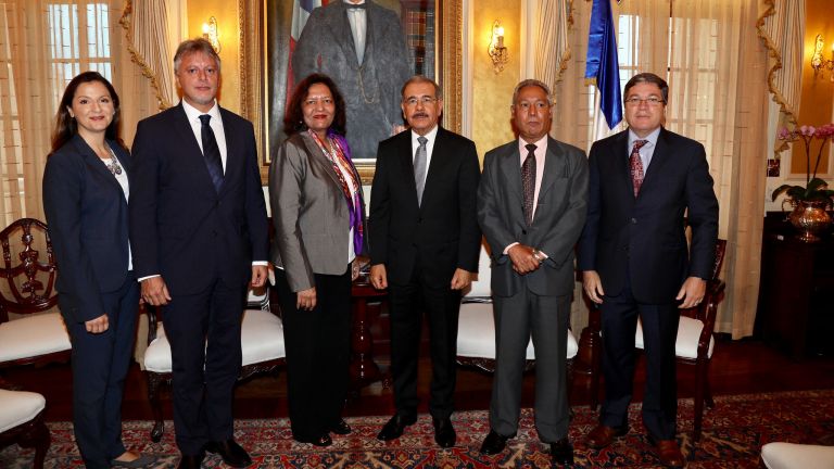 Representantes del Banco Mundial para el Caribe visitan a Danilo Medina 