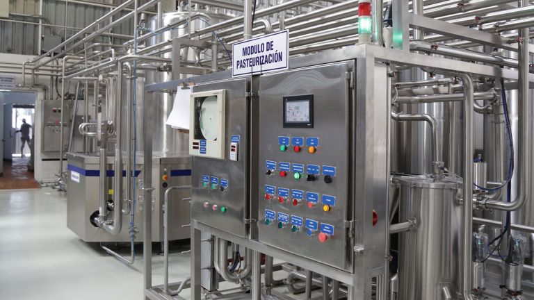 Danilo deja inaugurada nueva línea procesadora de leche ultrapasteurizada de AGAMPTA