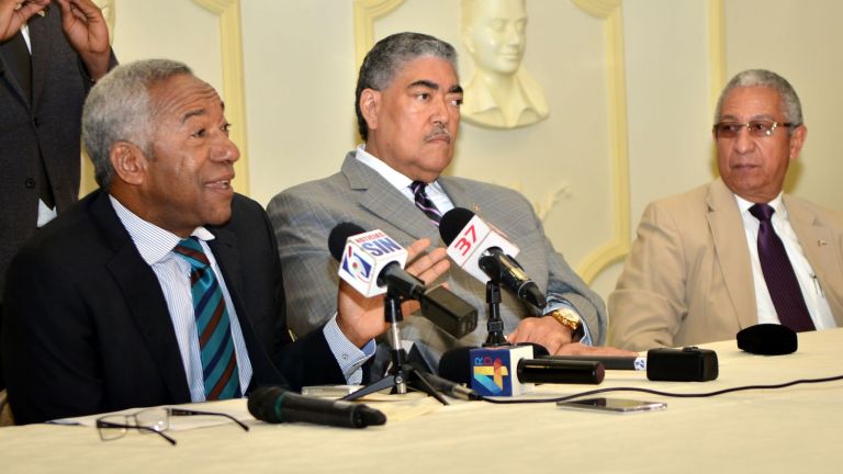 Ministro de Integración Regional, Miguel Mejía y el director del Consejo Nacional de Discapacidad, Magino Corporán durante rueda de prensa.