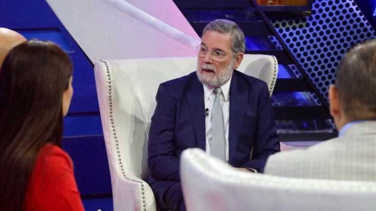 Roberto Rodríguez Marchena, portavoz del Gobierno, mientras era entrevistado en el programa Esta mañana, Telefuturo, canal 23.