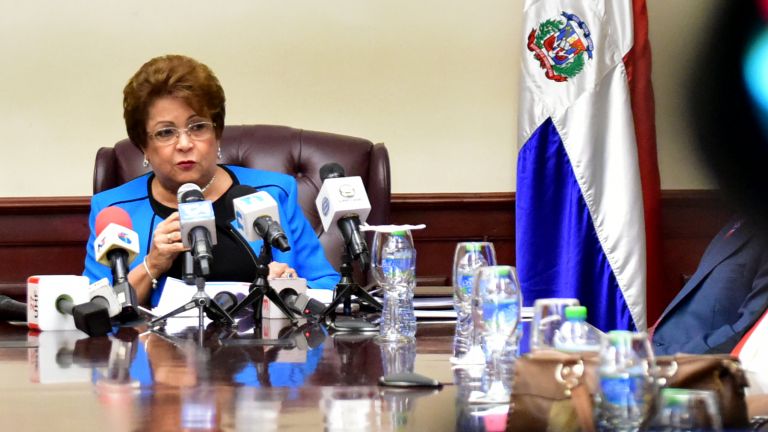 Alejandrina Germán: MESCYT ha otorgado 51,704 becas en cinco años