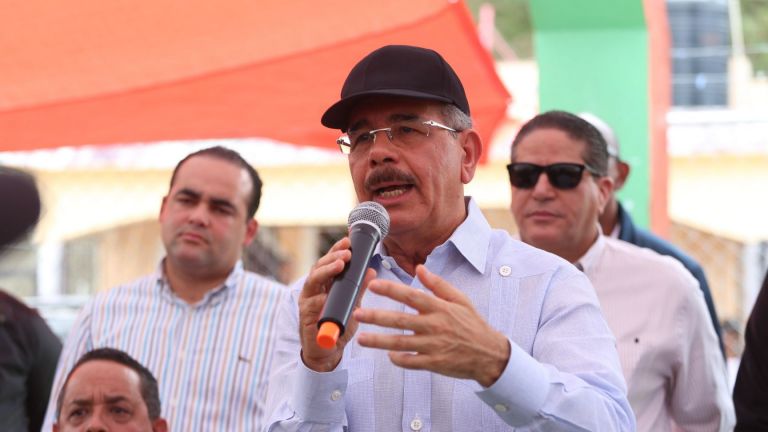 Danilo Medina durante Visita Sorpresa a Vicente Noble.