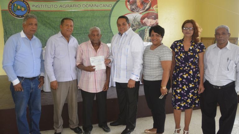 Parceleros de Higüey reciben del Gobierno más de 5 millones de pesos
