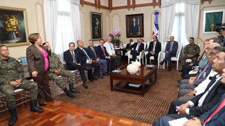 Gobierno en sesión permanente ante Irma: Danilo Medina se reúne con Comisión Nacional Emergencias