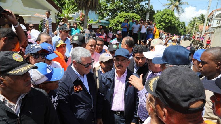 Danilo recorre zonas afectadas de Montecristi y Duarte. Garantiza solución definitiva a comunidades