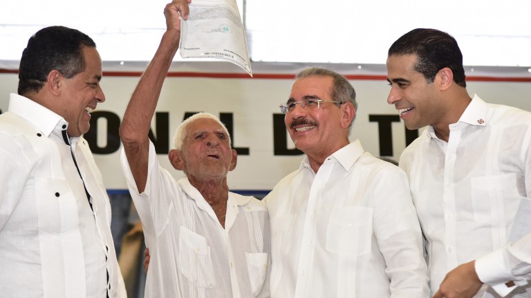 Hacia un país de propietarios: 2,303 familias de Gaspar Hernández reciben títulos definitivos