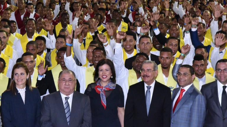 Presidente Danilo Medina encabeza acto graduación 13 mil técnicos profesionales del INFOTEP