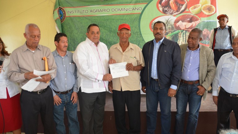 85 parceleros de Higüey reciben 4.5 millones de pesos por liquidación zafra cañera