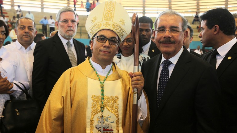 Presidente Danilo Medina asiste a solemne ordenación nuevo obispo de San Pedro de Macorís  