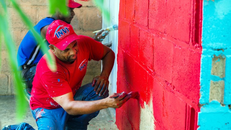 Unidad de Acción Rápida del INVI reconstruye, repara y pinta casas de familias empobrecidas 
