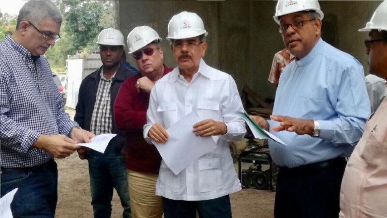 Danilo Medina durante visita de supervisión construcción Santuario Santo Cristo de Bayaguana   