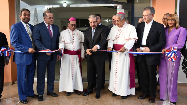 Danilo Medina inaugura nuevo edificio de oficinas del obispado de San Pedro de Macorís