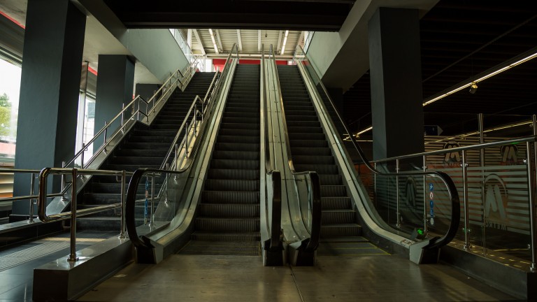  ascensores y escaleras Metro de Santo Domingo
