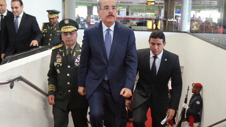 Danilo Medina en su salida a Suiza 