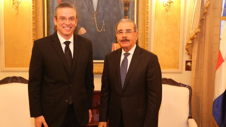 Presidente Danilo Medina junto a exgobernador de Puerto Rico, Alejandro García Padilla