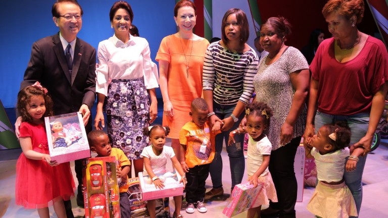 Con presentación de obra y juguetes para 5 mil niños, Despacho Primera Dama celebra Día de Reyes